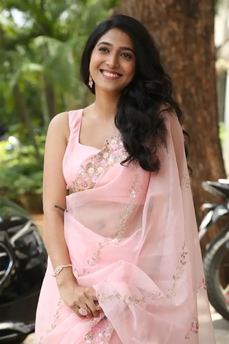 TELUGU ACTRESS APOORVA RAO IN PINK SAREE 5